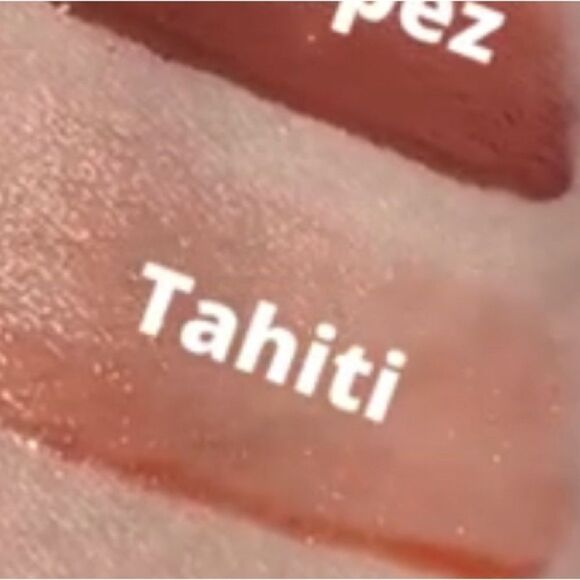 NEW Mellow Lip Gloss in Tahiti Shade - Picture 2 of 5